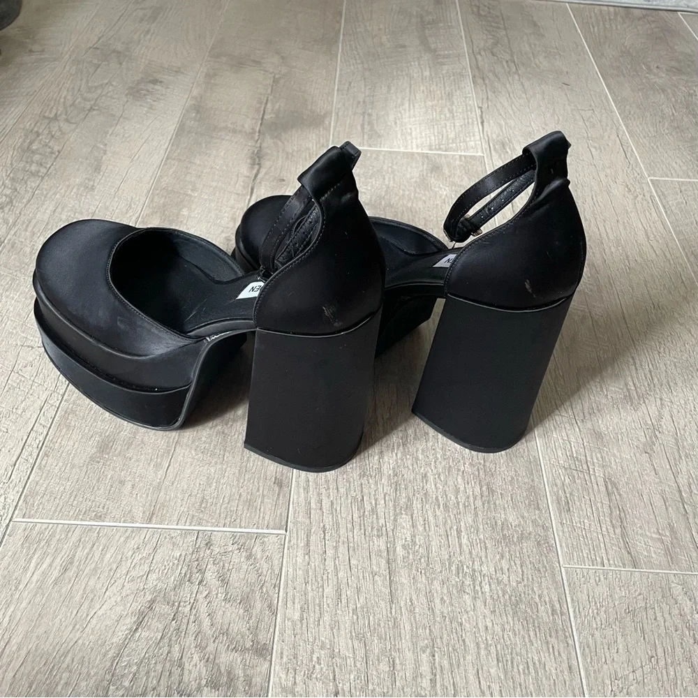 STEVEN MADDEN Charlize Black Satin Platform Heels 8 - Picture 6 of 7